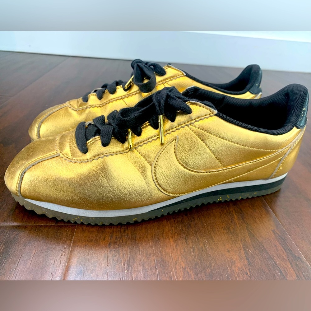 Nike Classic Cortez, Metallic gold, Women’s